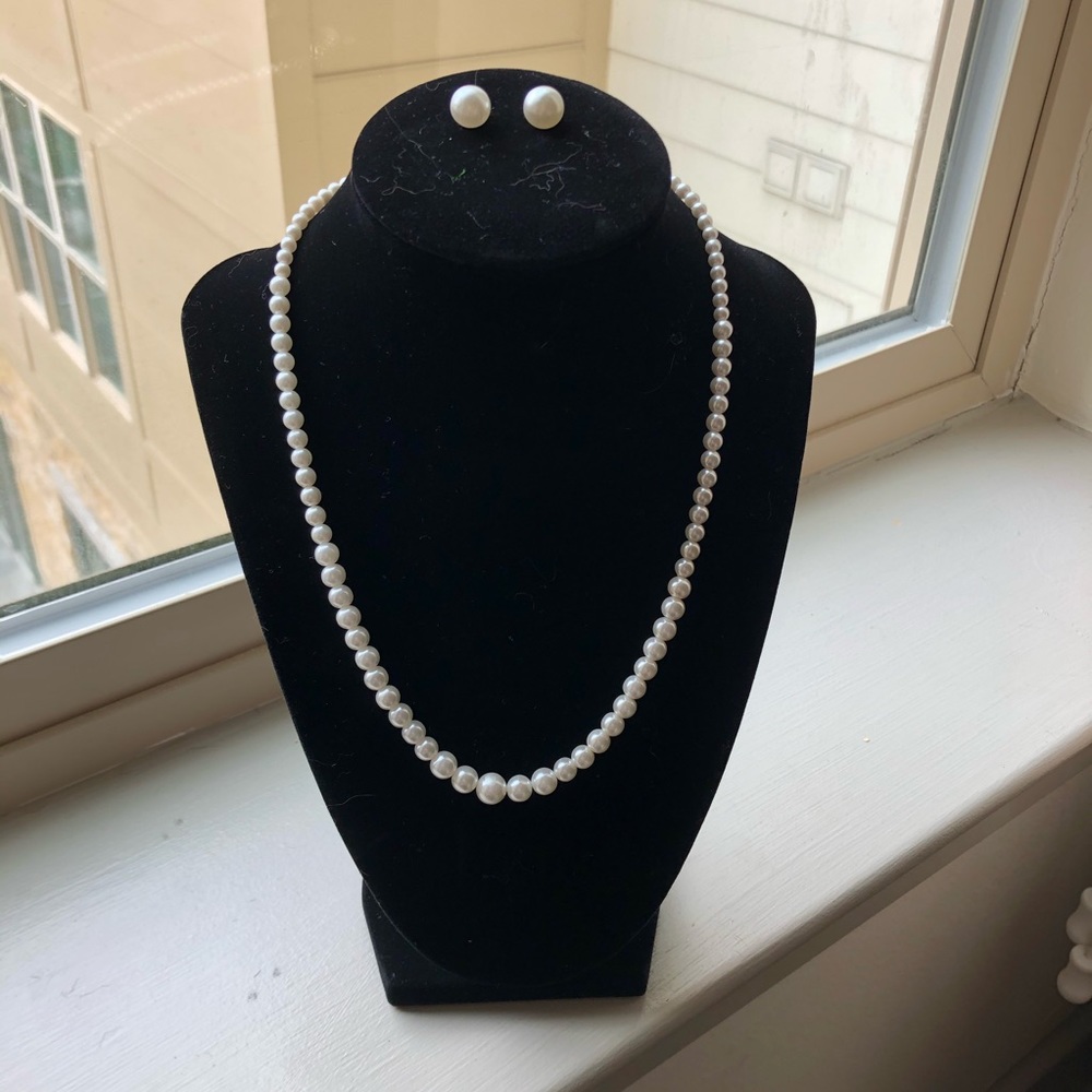 Faux Pearl & Pearl Stud Necklace & Earring Set